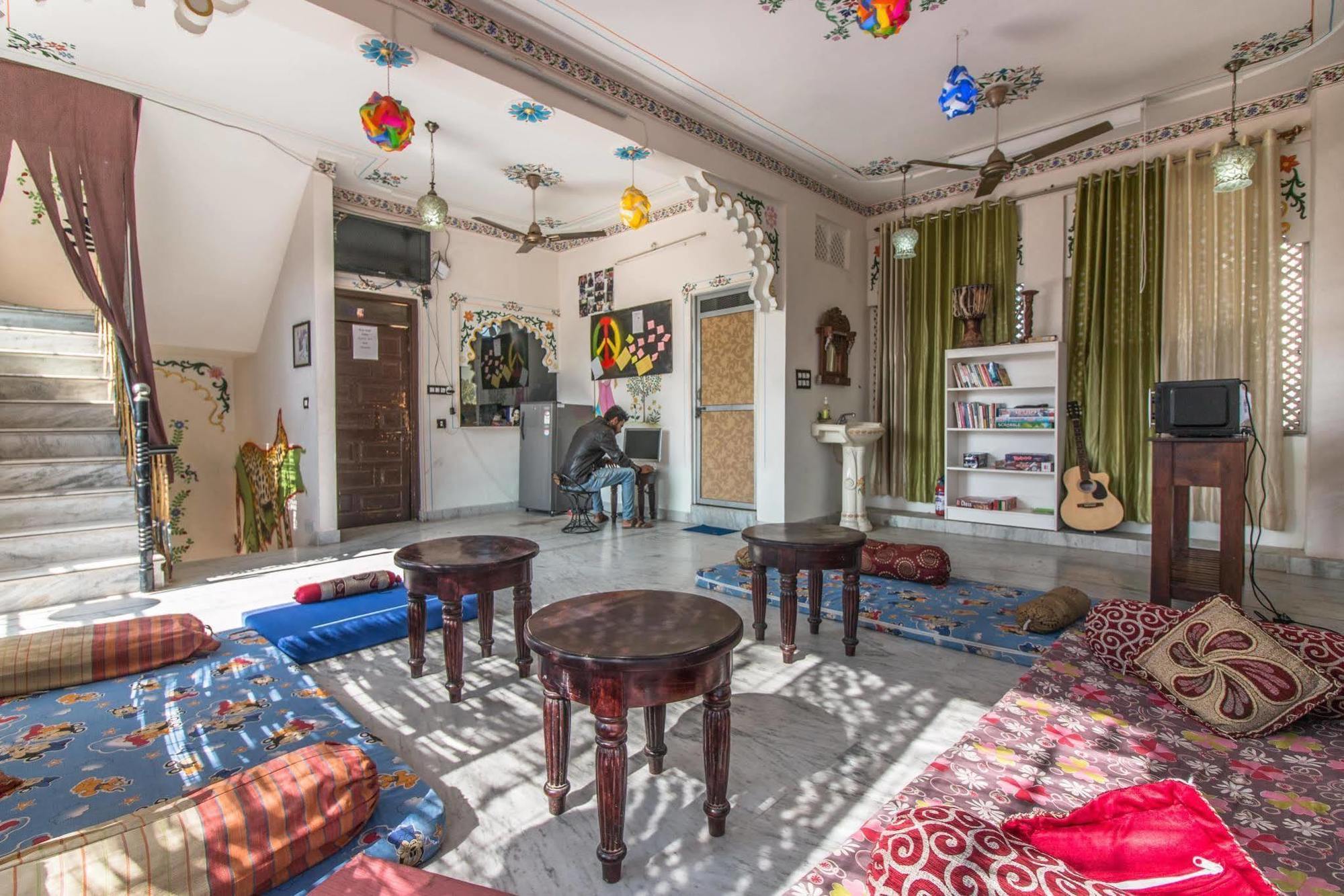 Backpacker Panda Lake Pichola Udaipur Dış mekan fotoğraf